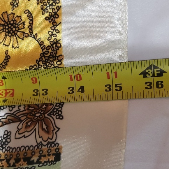 R-570- Women's Scarf Cream Black Yellow Colors NWT - Picture 4 of 8